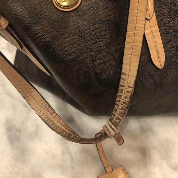 Authentic COACH purse, GUC - Picture 7 of 7